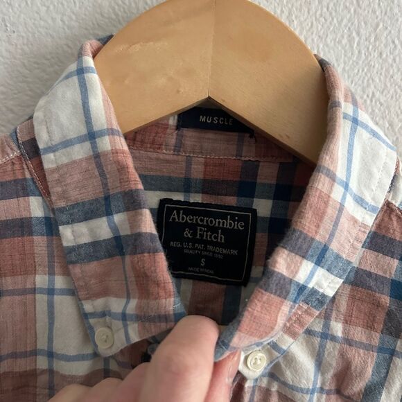 Abercrombie & Fitch Red and Blue Casual Button Down Shirt Size S - Picture 3 of 5